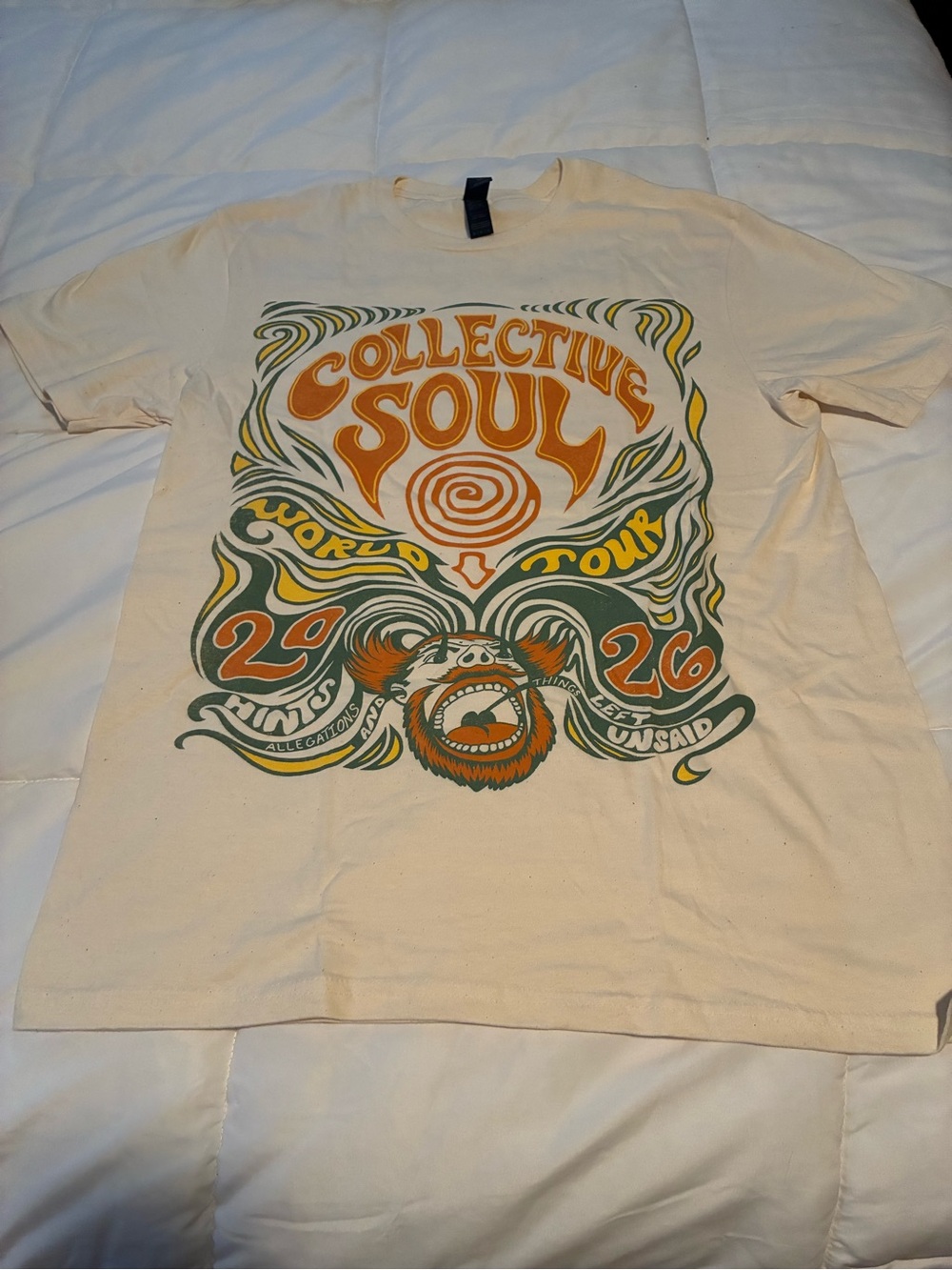 NWOT Gildan Cream Collective Soul Graphic Tour Tee with Orange & Green Print